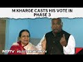 Karnataka Politics | Congress President Mallikarjun Kharge Casts His Vote In Karnataka