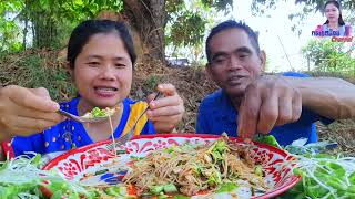 ซั้วข้าวปุ้น ก้อยข้าวปุ้นตรีนไก่ซั้วใส่ผักหลายๆ