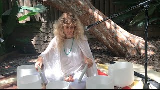 Doe Paoro - Live Gayatri Mantra with Singing Bowls