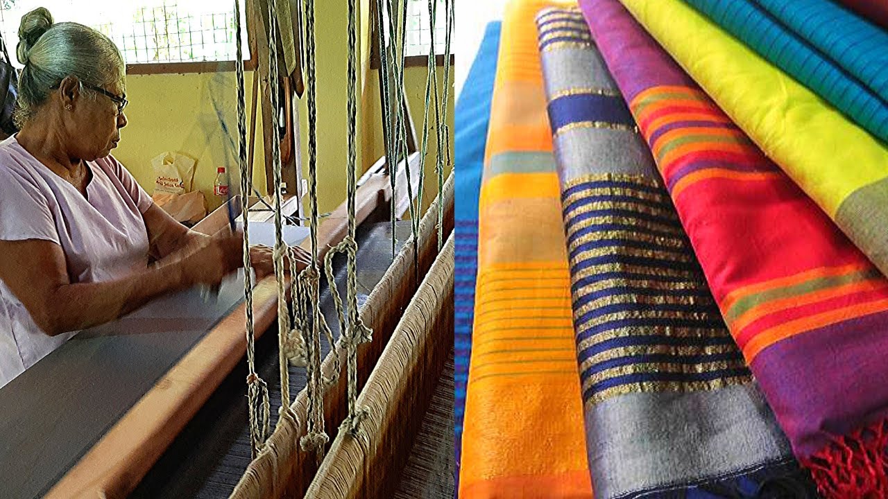 How To Weave Handloom Saree On Traditional Method - YouTube