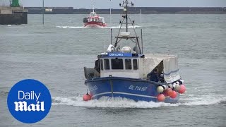 Furious French fishermen threaten to block Channel demanding UK access