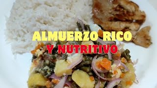 PARA TÍ 😋 UN RICO ALMUERZO. ARROZ POLLO Y UNA DELICIOSA ENSALADA DE VERDURAS