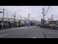 道路を走る高速鉄道車両