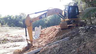 หัวหน้าจร๊ยนำ CAT320D มาตอกเสาเข็มเช่นเคย!!งานนี้เกือบพลาดดินสไลด์ลง