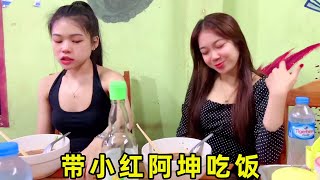 和老挝三个美女逛完街，带小红回农村，过慢节奏生活！【川S在老挝】