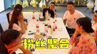 粉丝姐姐远道而来，老鹅与表哥亲自迎接，和兄弟们见面亲如姊妹【土家老鹅】