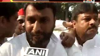 #APN Breaking News:Clash Between Akhilesh Yadav supporter and Shivpal Yadav supporter at SP office