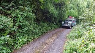 Sandakphu Tour: Landrover দুটি গাড়ী মুখোমুখি