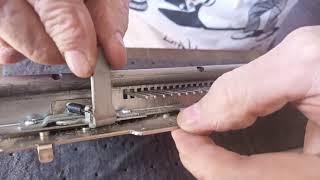 The racking mechanism on Singer/Studio/Silver Reed ribbers