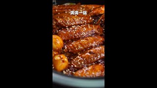 用电饭煲就能做一顿美味的【焖焗】鸡肉软烂好吃，米饭粒粒喷香-美味食谱