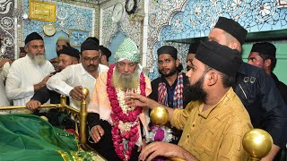 Huzoor sahibe sajjada hazrat munney miyan sahab ne apne bete ki guzmat guzaari ki sehrabandi ki