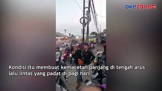 Heboh, Potongan Pesawat Lewat Bikin Macet di Bogor