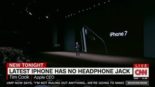 iPhone7 debuts, with no headphone jack