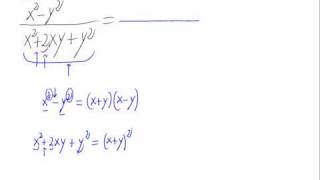 Simplificar una fracción con expresiones polinómicas