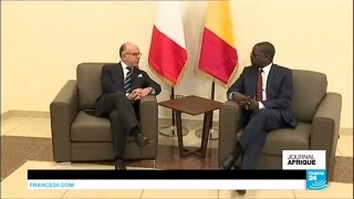 Le Premier ministre Bernard Cazeneuve en visite au Tchad sur le front antijihadiste