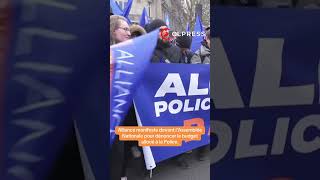 Le syndicat de police Alliance manifeste devant l'Assemblée Nationale pour dénoncer le budget alloué