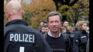 UNI HAMBURG: Heftige Proteste – AfD-Gründer Lucke bricht Vorlesung ab