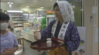 富士市の「ほうじ茶」を茶娘がPR　JR新富士駅