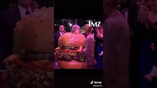 Katy Perry Dressed As A Burger Intruded Celine Dion's Interview TikTok: popcrave