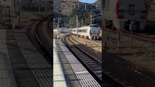 特急こうのとり13号城崎温泉行　谷川駅通過　（カニラッピング）