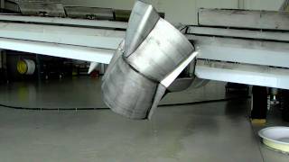 737 thrust reversers, spoilers, and flaps in down position