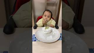 1歳の誕生日　スマッシュケーキ食べるぞ