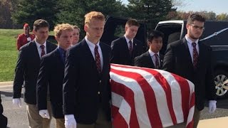 Students Serve as Pallbearers for Homeless Veterans Without Families