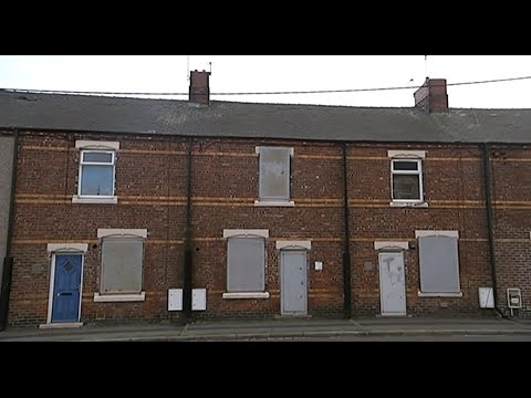 The ghost town where houses are on sale for £1 | Channel 4 News The ghost town where houses are on sale for £1 | Channel 4 News