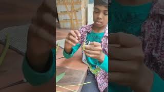 how easily we can make a leaf necklace l ഇല കൊണ്ടു ഒരു കിടിലൻ മാല 🍀#shorts #diy  #nature #leaf