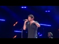 Brett Eldredge sings