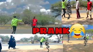 prank uguqosol badhan||prank daagal iskubedele|Somali prank nin waalan