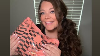 ASMR-What’s in my makeup bag! (rummaging, tapping & swatching) #lofiasmr #whatsinmymakeupbag