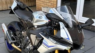 YAMAHA YZF R1M AKRAPOVIČ Exhaust System Sound (Auto Engine Warm Up, Walkaround, Exhaust Revs,) HD