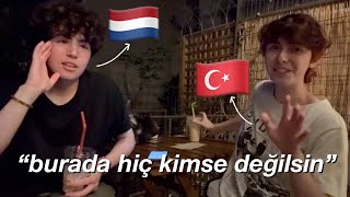 Hollandalı ve Türk iki genç 21 dakika boyunca ülkelerini karşılaştırıyor