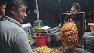 Puestos de antojitos en la plaza de Tangamandapio durante el día domingo @cotidiano399