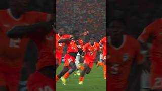 La célébration folle de Diakité après son but de la victoire pour la Côte d’Ivoire ! 🇨🇮🔥