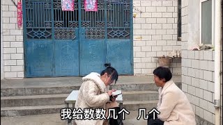 妈妈让莎莎给她拿快递，莎莎一看手机好几个快递，看看都买的啥