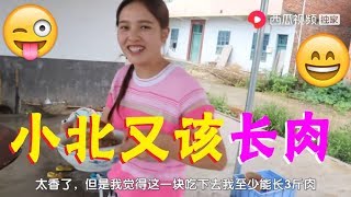 【湘妹小北】嫂子廚藝精湛刀法也不賴，祖傳大柴刀劈豬腿