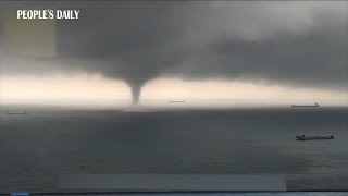 Amazing #waterspout #tornado seen in Yangjiang, S China's Guangdong