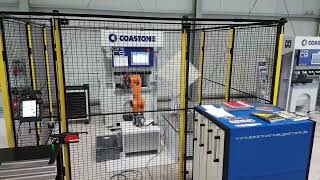 Cella robotizzata automatica compatta con pressa piegatrice elettrica CoastOne C9 e robot KUKA KR6