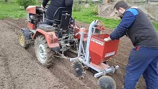 Traktor domácí výroby Homemade tractor DIY - sazeč brambor - velké misky, malé brambory