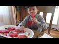 【fruit cutting fun watermelon basket u0026 popsicle】西瓜雕刻水果篮 西瓜冰棒，配上花园香雪球花，生活的美在于发现和创造，让我们心里装着童趣【水柔私厨】