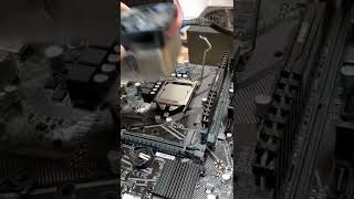 installing an AMD cpu into an Intel motherboard #shorts