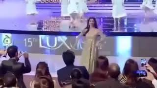 15 LSA Mahira Khan dance performance with the handsome Humayun Saeed