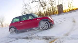 Mini Cooper V.S. Snow