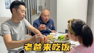 老爸自带菜来吃饭，新红厨房大显身手，父亲节夫妻俩要送啥礼物？