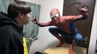 【その後の動画】スパイダーマンで天井に張り付いてみたドッキリ