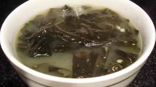 Seaweed soup (Miyeokguk: 미역국)