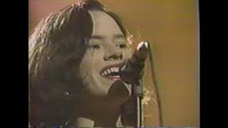 10,000 Maniacs on Wired - Live Performances of Don't Talk and Like The Weather, 1988 - UK TV