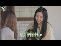 eng sub mina u0026 tzuyu make injeolmi twice mina 미나 쯔위 인절미 만들기 트와이스 미나